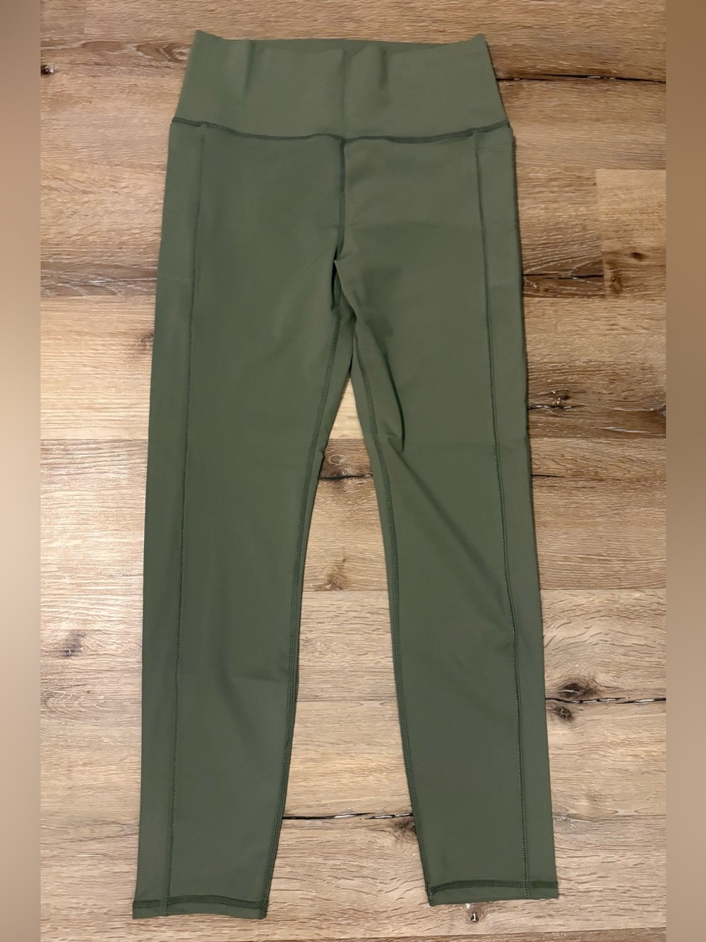 Vuori The Rise The Shine All the Feels Leggings with Pockets in Olive Green